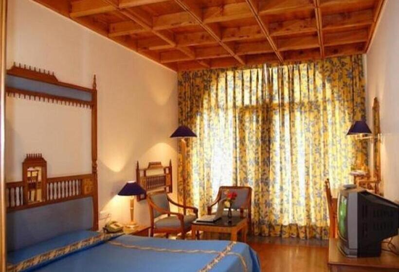 غرفة قياسية مطلة على الجبل, Shingar Regency