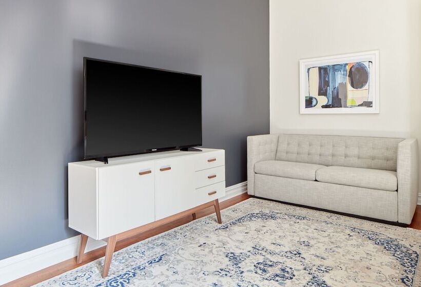Номер Deluxe, The Arco Powered By Sonder
