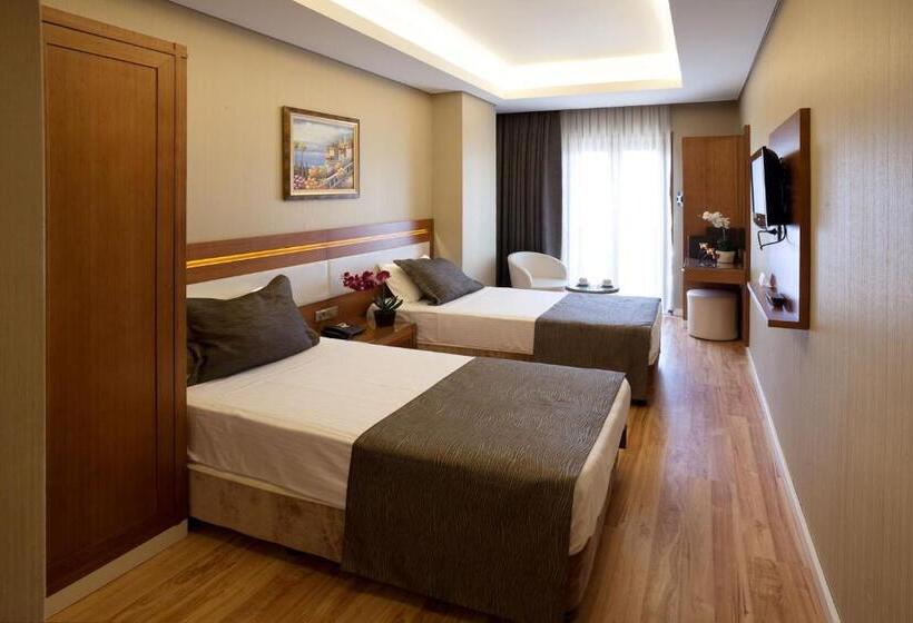 اتاق استاندارد سه نفره, Sorriso