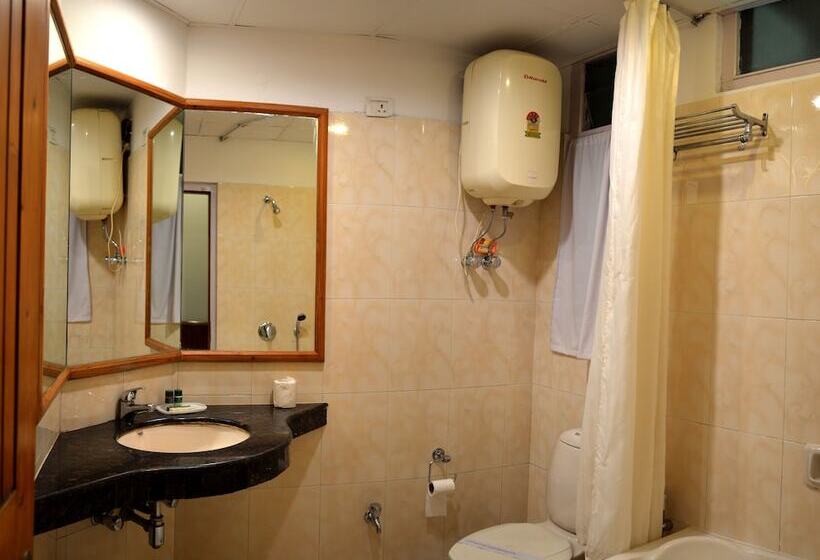 اتاق لوکس, The Orchard Greens