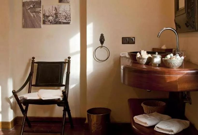 اتاق پرستیژ, Villa De L O