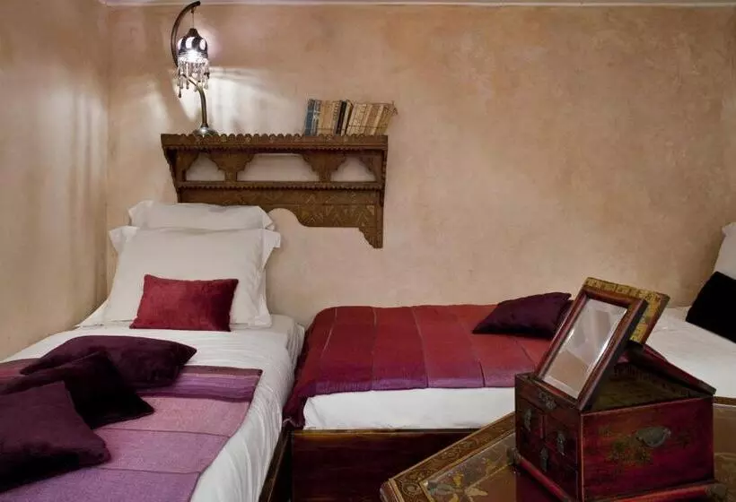 اتاق پرستیژ, Villa De L O