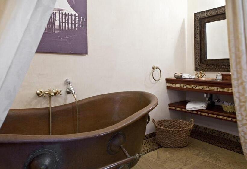 스위트, Villa De L O