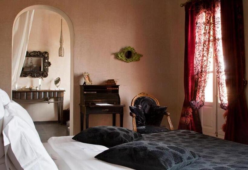 프레스티지 스위트, Villa De L O