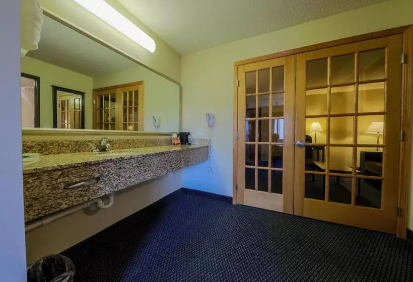 キングサイズベッドのデラックススイート, Americinn By Wyndham Lincoln South