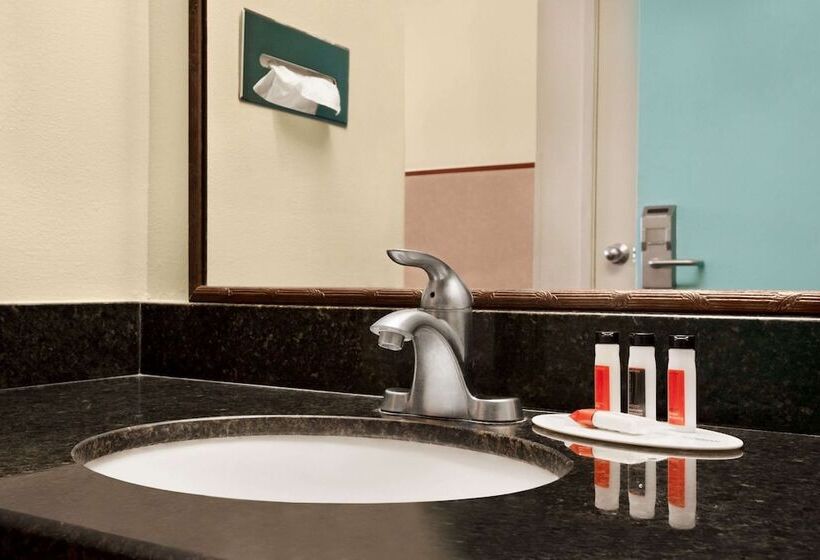 סטודיו דלוקס, Belmont Inn & Suites