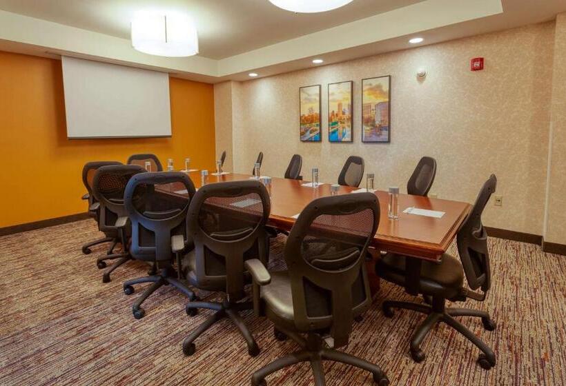 חדר סטנדרט, מיטת קינג, מותאם לאדם עם מוגבלויות, Drury Inn & Suites Indianapolis Northeast