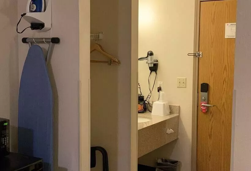 ２ダブルベッドのスタンダードルーム, Brentwood Inn Clinton