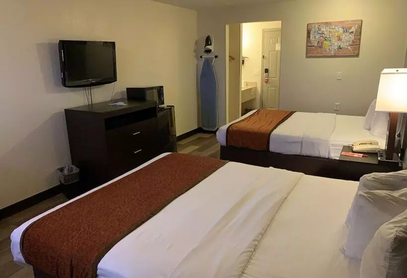 ２ダブルベッドのスタンダードルーム, Brentwood Inn Clinton