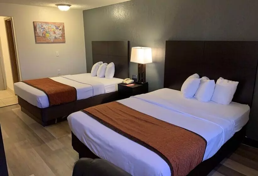 ２ダブルベッドのスタンダードルーム, Brentwood Inn Clinton