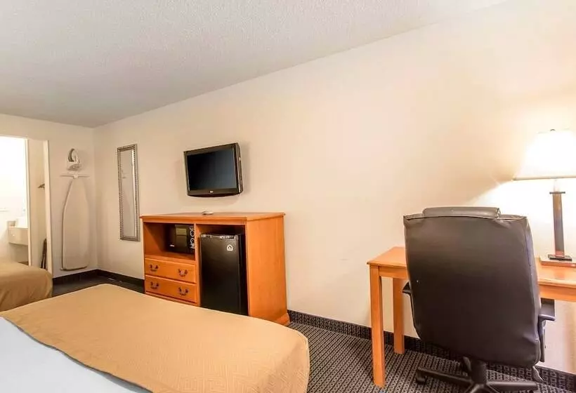 ２ダブルベッドのスタンダードルーム, Brentwood Inn Clinton