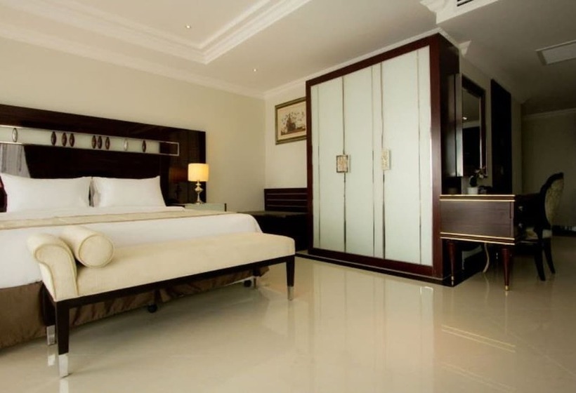 סוויטת ג'וניור, Lk Royal Wing