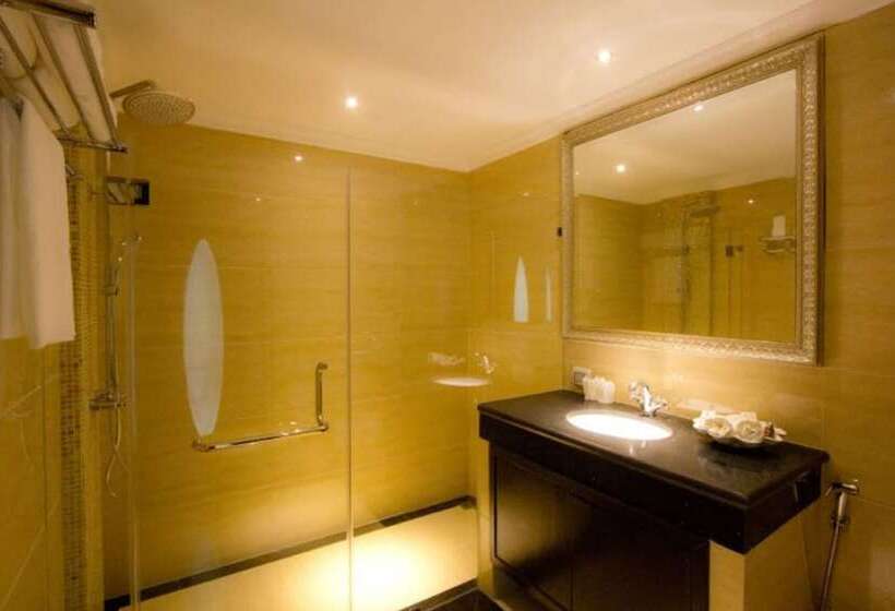 Люкс с Балконом, Lk Royal Wing