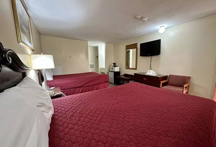 ２ダブルベッドのスタンダードルーム, Red Carpet Inn Pulaski