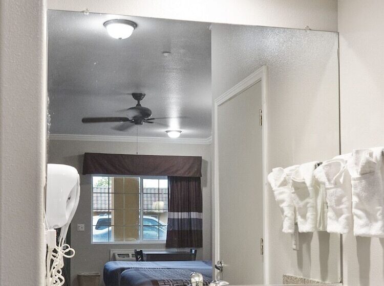 Номер Deluxe, Rodeo Lodge