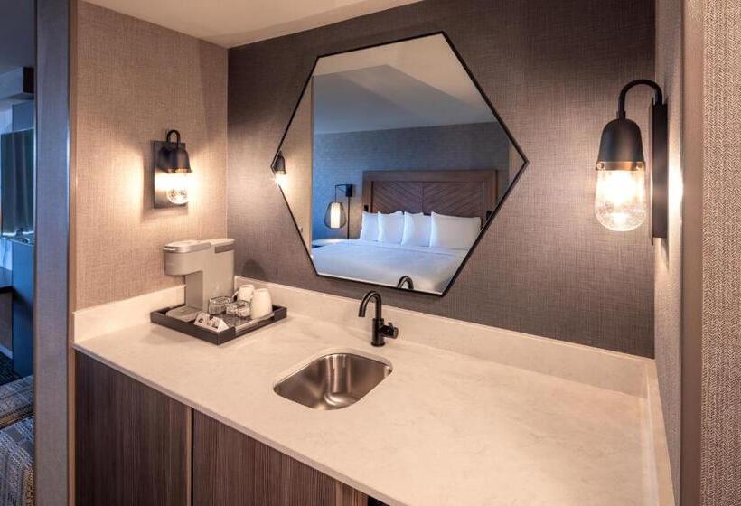 스위트 킹사이즈 침대, Silver Cloud Hotel   Seattle Stadium