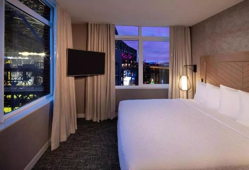 سوئیت با تخت بزرگ, Silver Cloud Hotel   Seattle Stadium