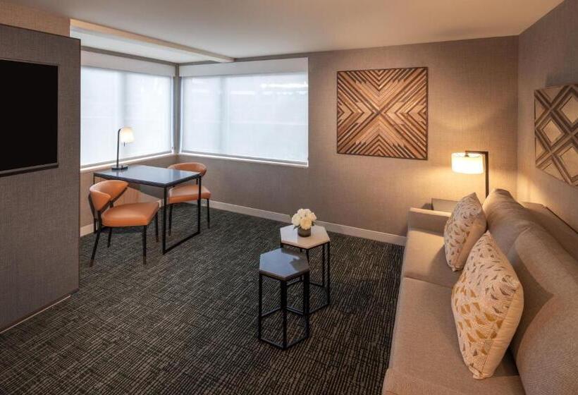 스위트 킹사이즈 침대, Silver Cloud Hotel   Seattle Stadium