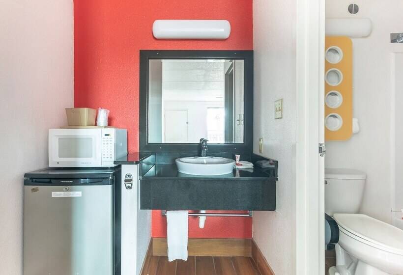 غرفه قياسيه سريرين مزدوجين, Motel 6 Lake Park