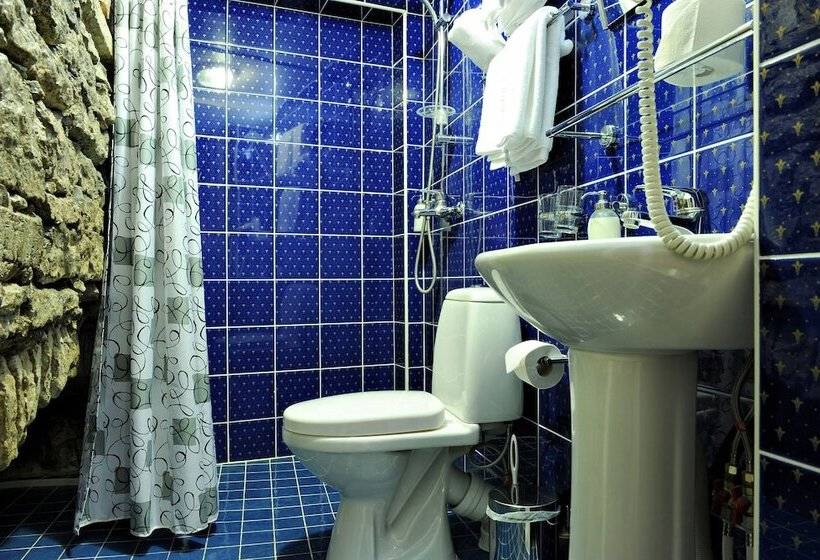 اتاق استاندارد سه نفره, Gotthard Residents