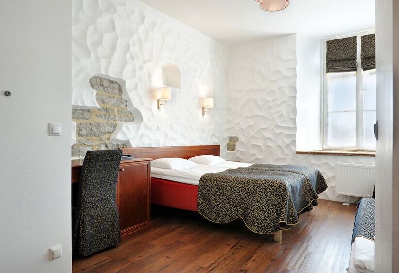 اتاق استاندارد سه نفره, Gotthard Residents