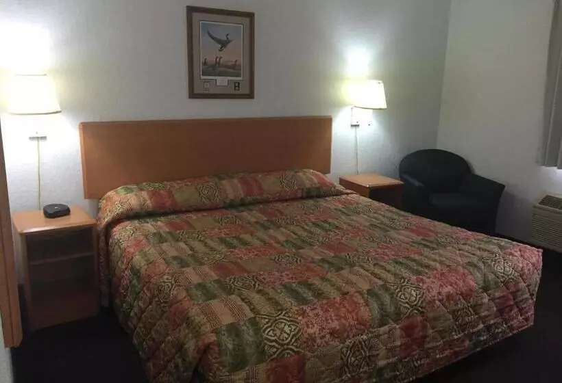 キングサイズベッドのスタンダードルーム, Americas Best Value Inn Grand Forks