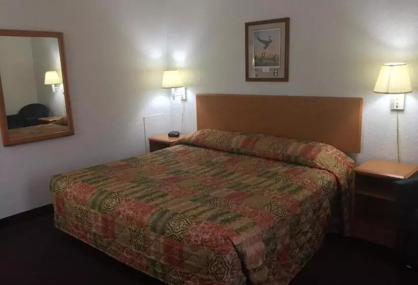 キングサイズベッドのスタンダードルーム, Americas Best Value Inn Grand Forks