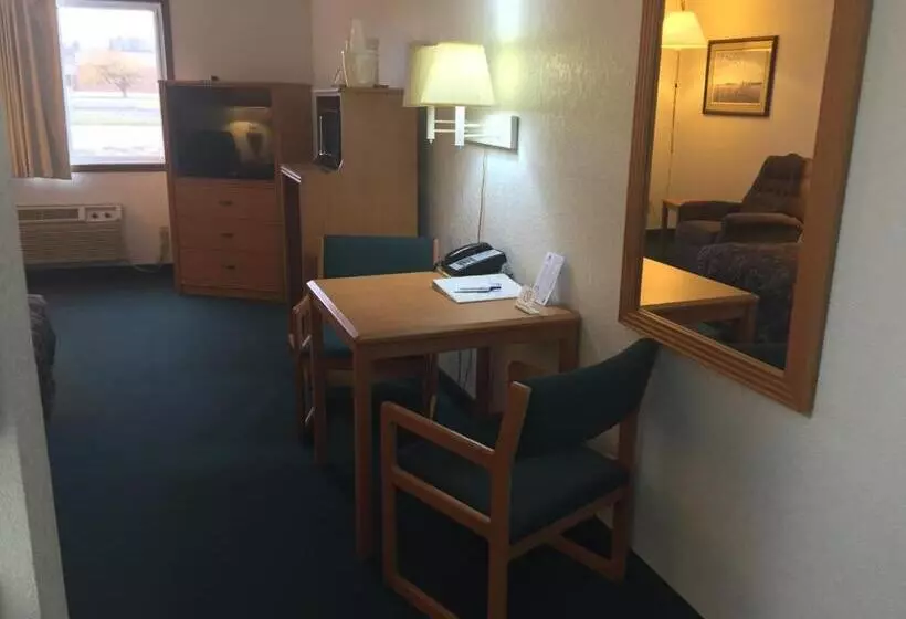 キングサイズベッドのデラックスルーム, Americas Best Value Inn Grand Forks