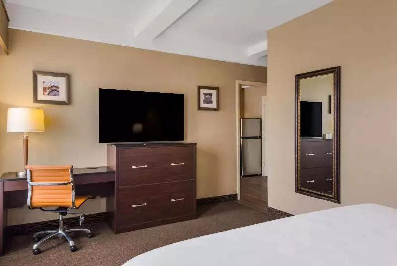 سوئیت با تخت بزرگ, Best Western Syracuse Downtown Hotel And Suites