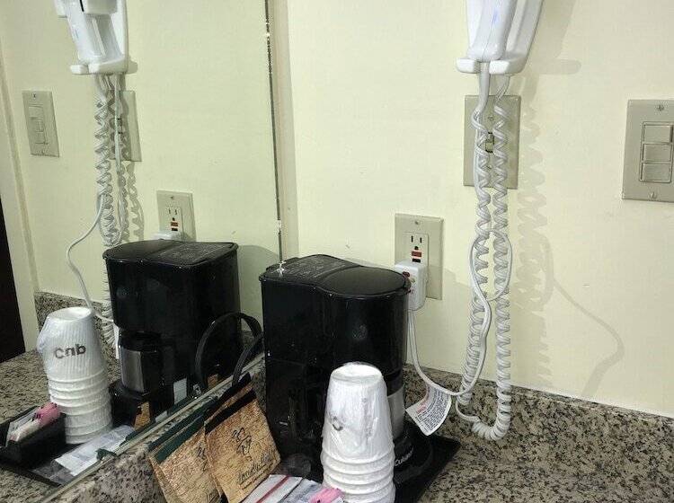 غرفة ديلوكس, Executive Inn