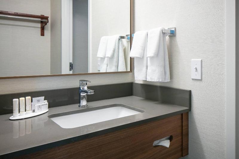 חדר סטנדרט עם מיטת קינג, Fairfield Inn & Suites By Marriott Tulsa Central