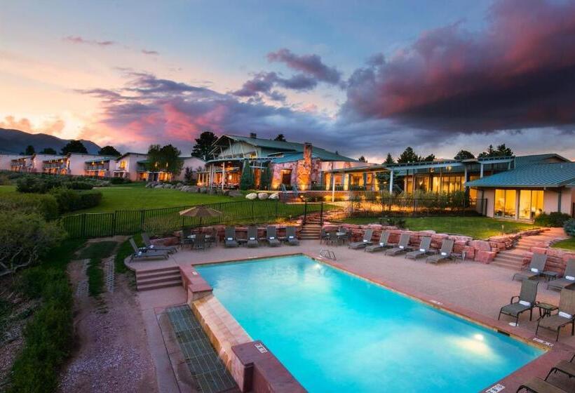 プレミアムスイート, Garden Of The Gods Resort & Club