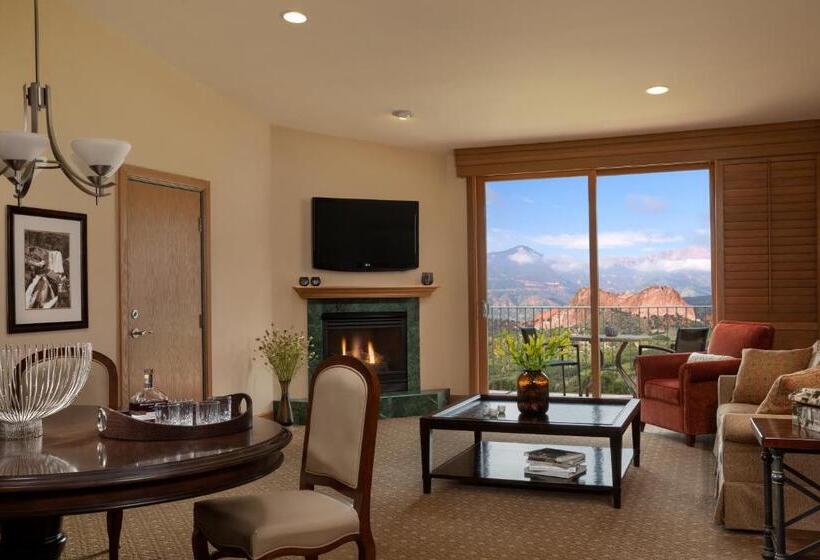 ジュニアスイート, Garden Of The Gods Resort & Club