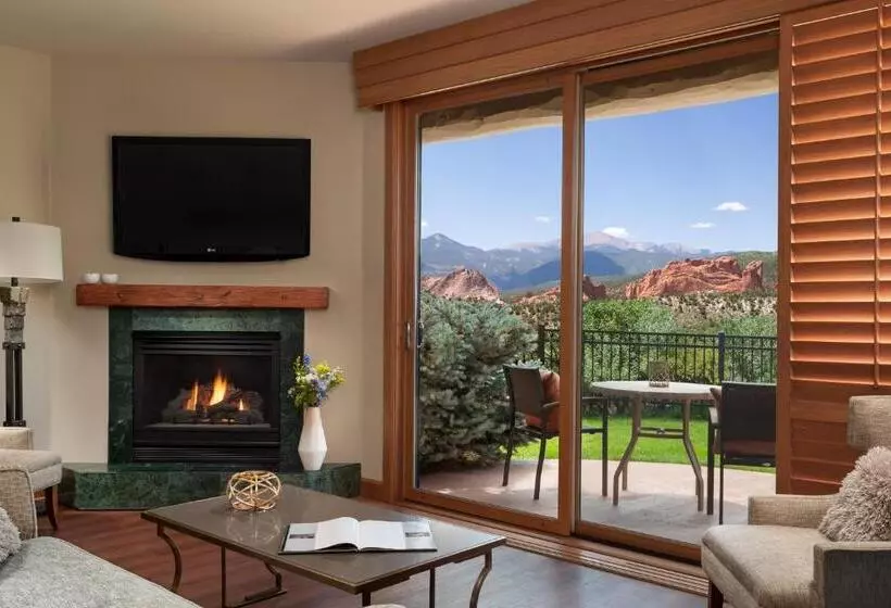 ジュニアスイート, Garden Of The Gods Resort & Club