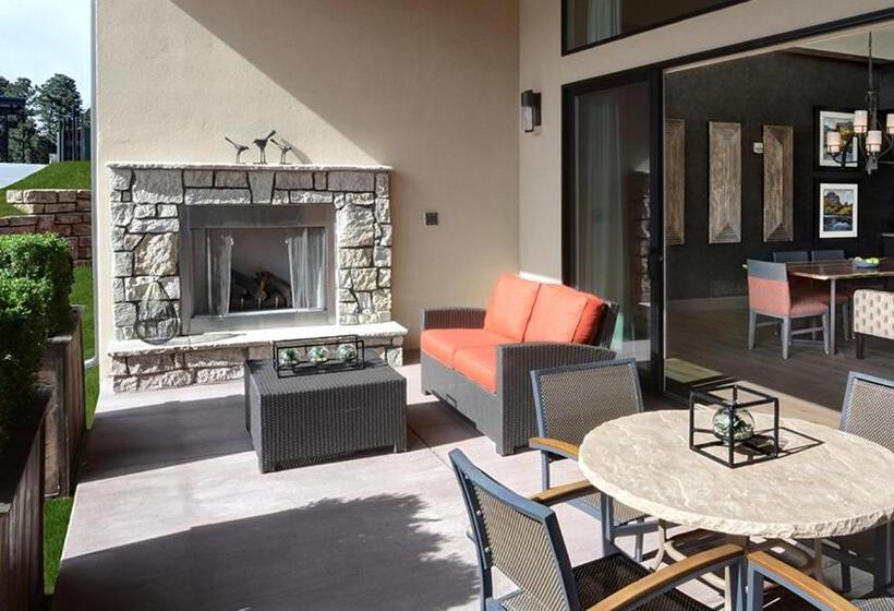 스위트, Garden Of The Gods Resort & Club