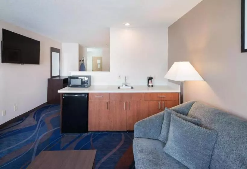 キングサイズベッドのデラックススイート, Red Lion Inn & Suites Kennewick Tri Cities