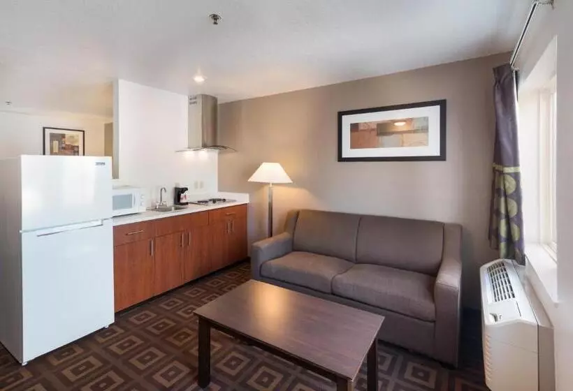 キングサイズベッドのスタンダードルーム, Red Lion Inn & Suites Kennewick Tri Cities
