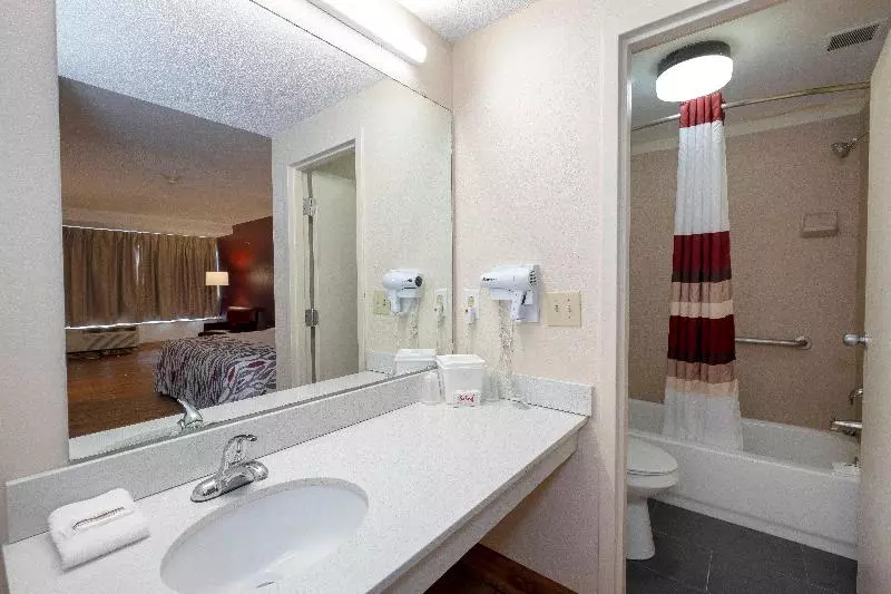 キングサイズベッドのデラックスルーム, Red Roof Inn Marion, Va