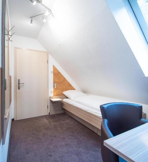 스탠다드 트리플 룸, Taste Smart Hotel Backnang