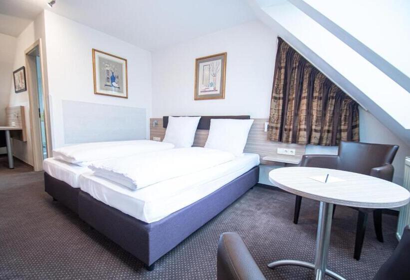 스탠다드 트리플 룸, Taste Smart Hotel Backnang