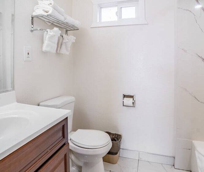 스탠다드 룸, The Monterey Fireplace Inn