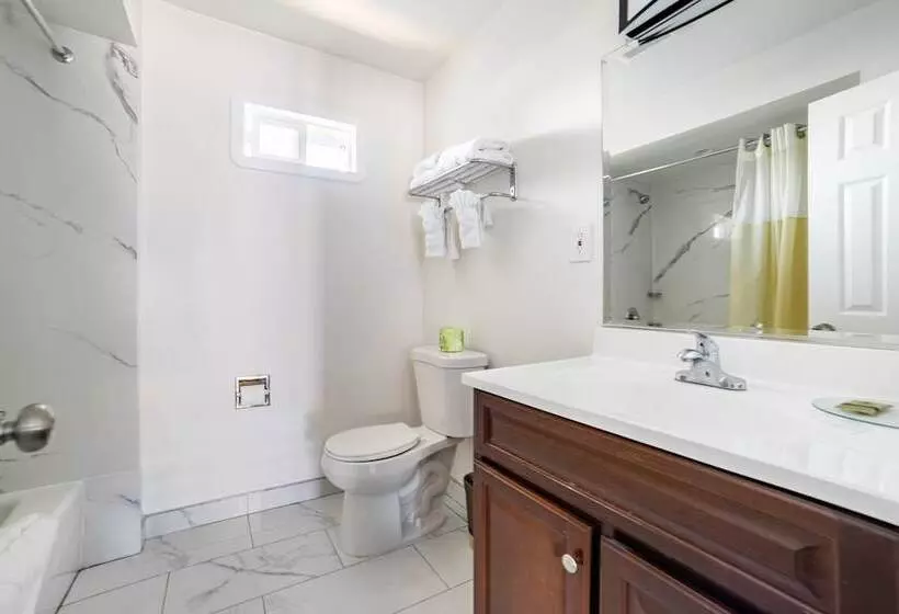スタンダードルーム, The Monterey Fireplace Inn