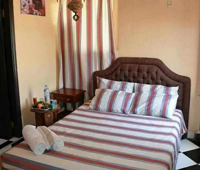 اتاق استاندارد چهار تخته, Tombouktou