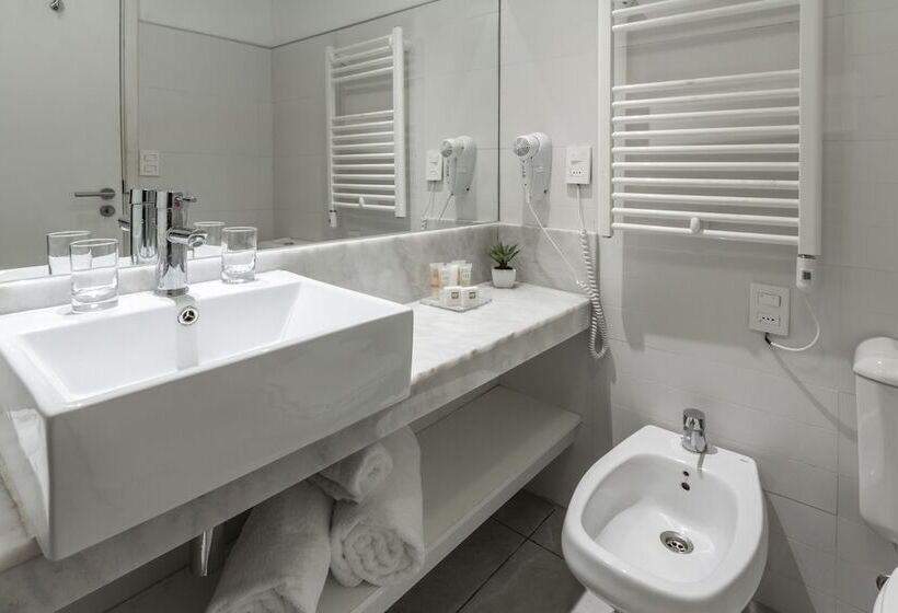 디럭스 룸, Uy Proa Sur