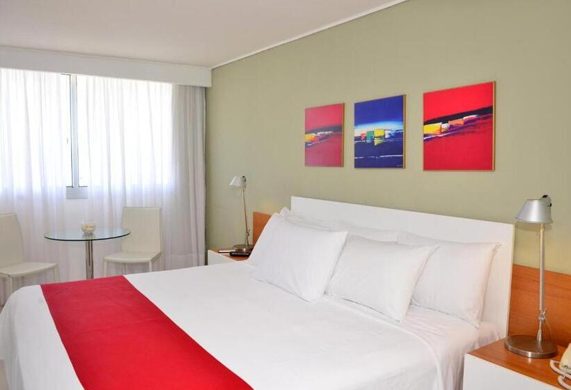 غرفة سوبيريور, Uy Proa Sur