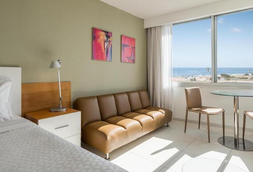 디럭스 룸, Uy Proa Sur