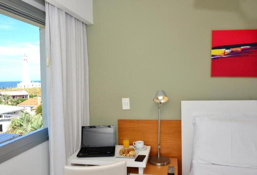 스탠다드 룸, Uy Proa Sur