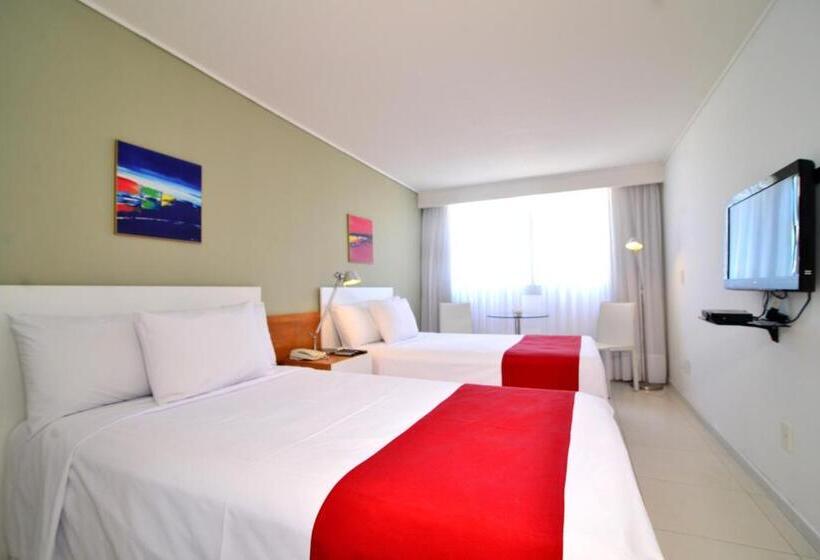 수피리어 룸, Uy Proa Sur