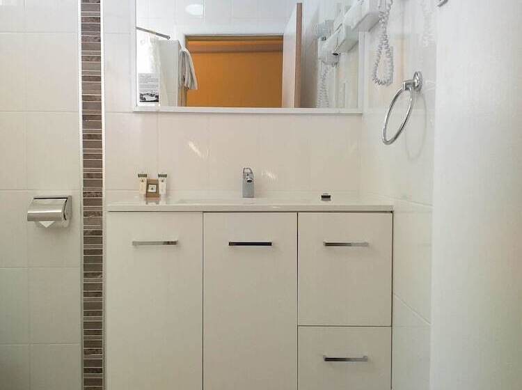 Deluxe Room, Bucketts Way Motel Gloucester