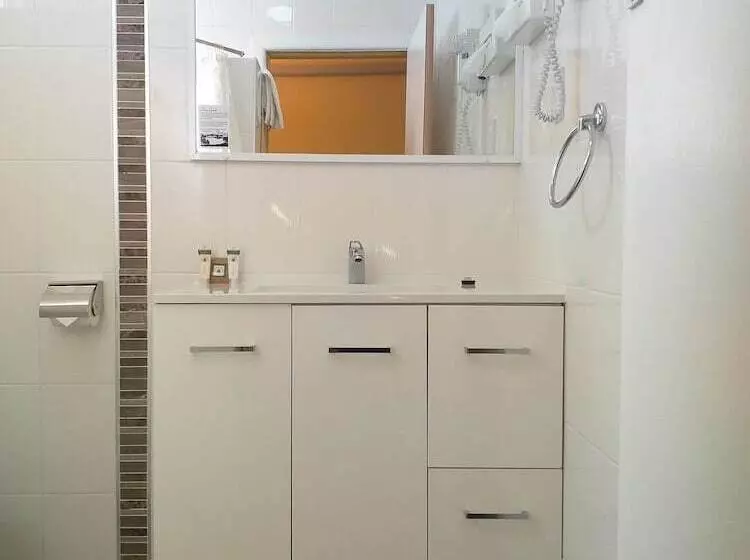 Deluxe Room, Bucketts Way Motel Gloucester